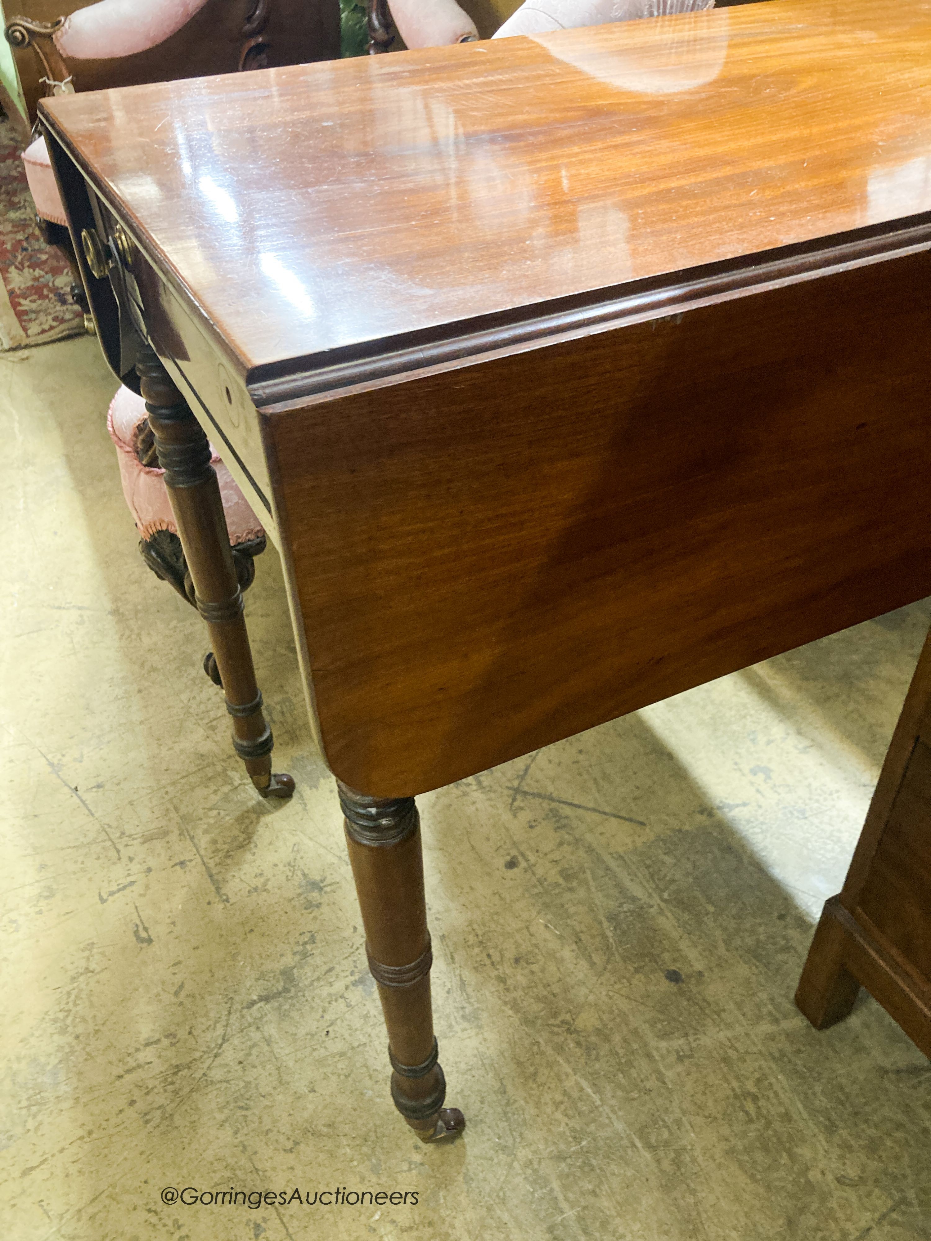 A Regency mahogany Pembroke table, W.50cm D.76cm H.71cm